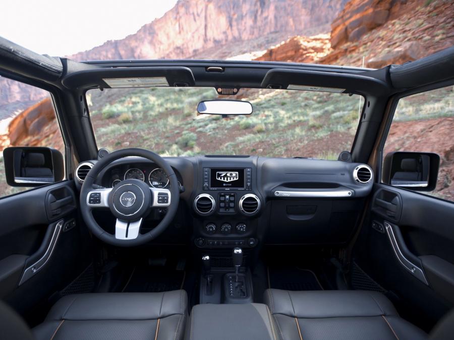  Jeep Wrangler 70th Anniversary Edition 2011 года  (фото 2 из 2)